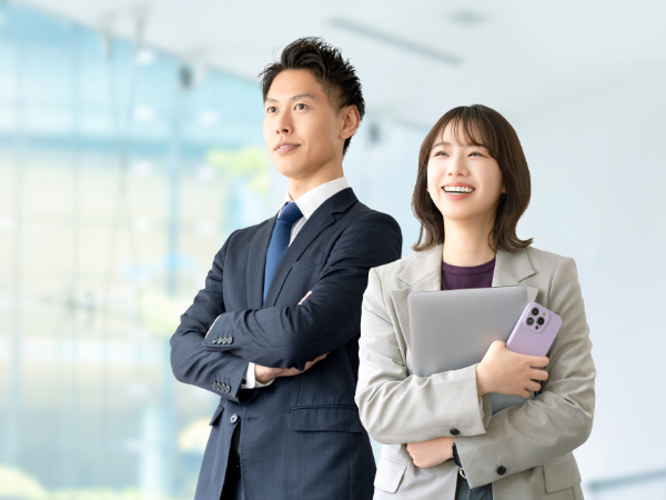 【人事（採用担当）｜契約社員】■業界未経験可■正社員経験なしOK■転勤なし■服装自由■年間休日120日以上■土日祝休み■残業20時間以内