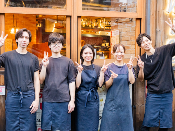 【CONA 新宿三丁目店】 イタリア料理店の店舗運営スタッフ!週休2日制、月9休も可能!賞与年2回!頑張る人は積極昇給!