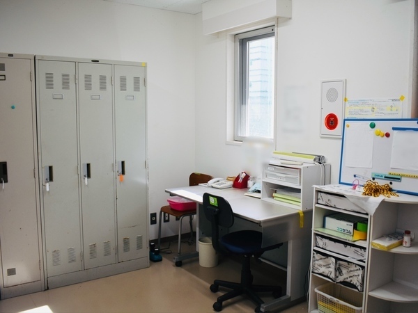 控室にロッカーもあります。