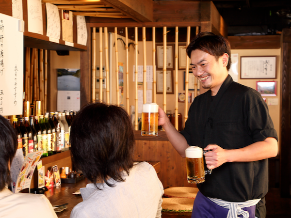 【料理長候補/正社員】◆調理業務経験3年以上の方必見！◆固定給40万円～！スキルを発揮して高月給！◆査定年2回◆2025年に新券売機導入！◆独立支援あり！◆業界では珍しい業務効率化の知見もあり！