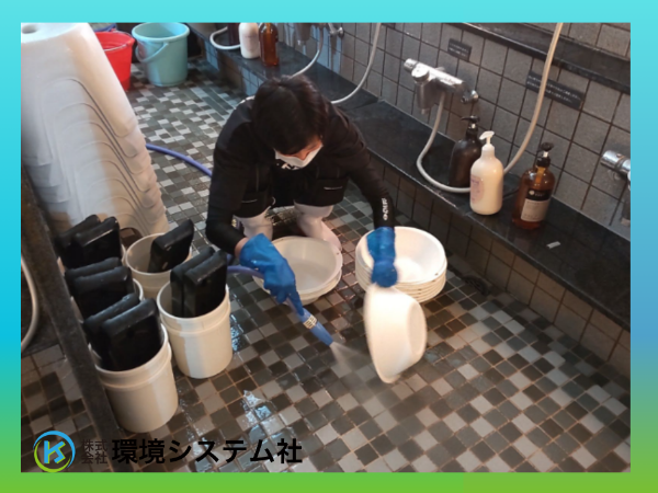 複数名で業務に取り組みます。
みんなで協力して業務に取り組んでいます。