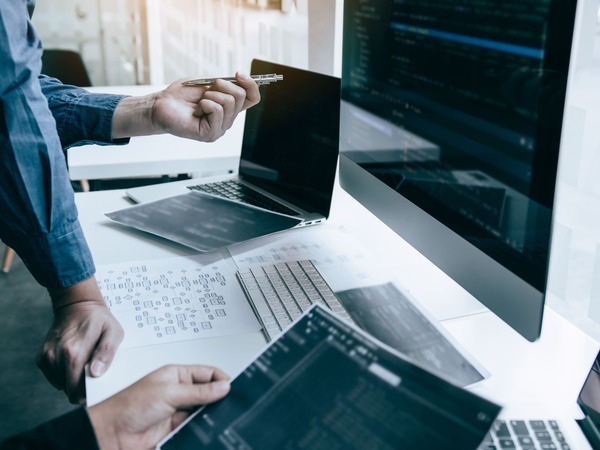 【東京・神奈川・千葉・埼玉】ITインフラのPCキッティング・運用保守｜月給25万円～｜賞与年2回｜完全週休2日｜年1回昇給/INF