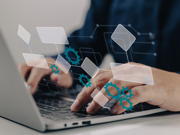 【ITエンジニア/正社員】◆月給27万円~◆経験豊富な方歓迎◆PL候補◆テレワークできる案件も◆社内でのチームワークもバッチリ◆マネジメント希望の方も大歓迎◆一年で全員昇給した実績も/SI