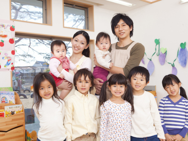《契約社員》年間休日124日の認定こども園｜賞与年4ヶ月の保育教諭｜ピアノが得意な方歓迎｜資格必須