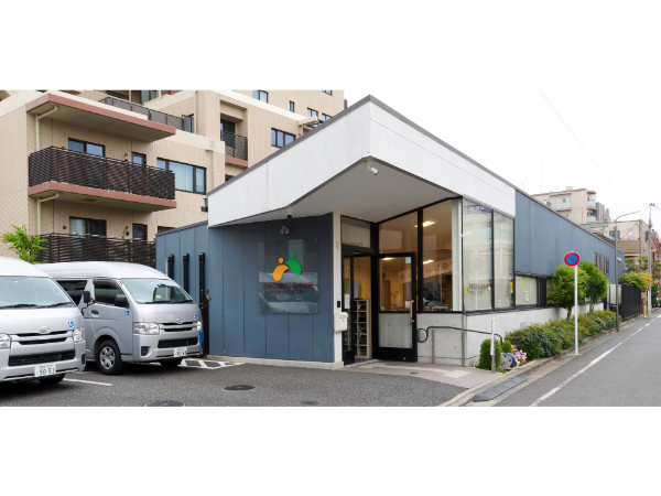 ★髪色・カラコン・ピアス・ネイル自由★入社の決め手は、自分らしく楽しく働けるかどうか。陶芸などレクも一緒に行います♪