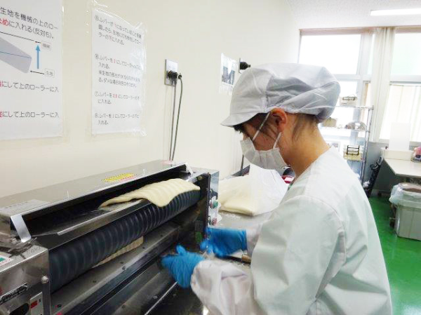 就労継続B型のうどん作りの様子♪
