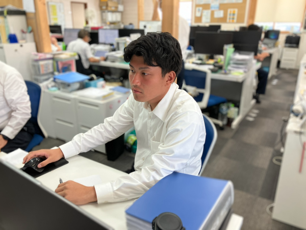 残業少なめ＆完全週休2日制
年間休日105日で働きやすい♪