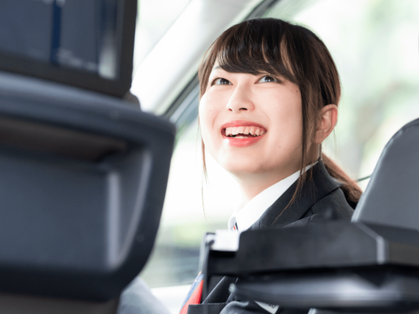 25-595_日本交通グループのタクシー乗務員(高槻)