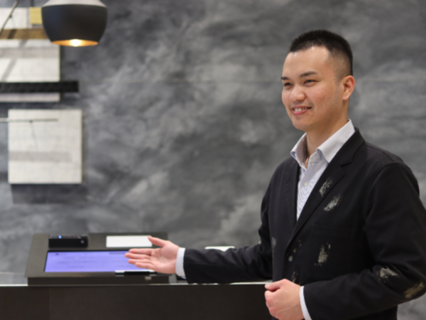 京都市内のホテルのフロントスタッフ（総合職）