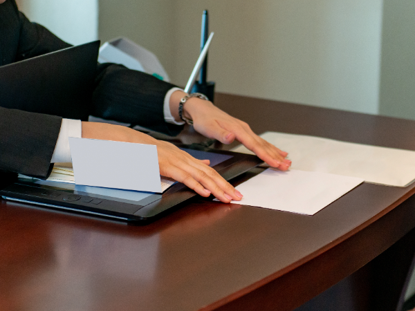 正社員【ホテルモントレ グラスミア大阪/フロントスタッフ】★昇給年1回&賞与年2回 ★年間休日110日 ★社会保険完備 ★交通費5万円まで支給 ★手当&待遇充実 ★安心安定の正社員として経験を活かして活躍 ★スキルアップできる環境です♪