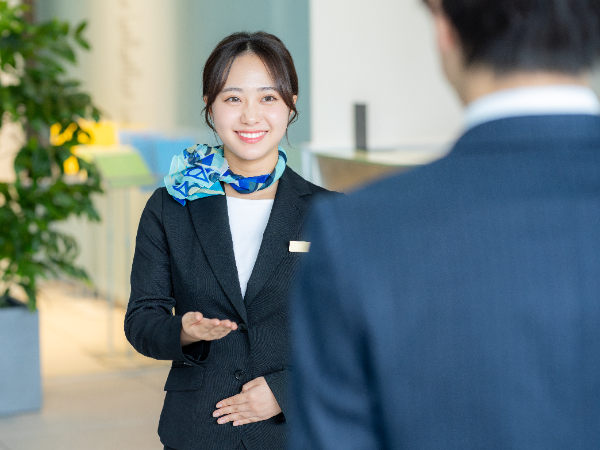 正社員【ホテルモントレ 銀座/フロントスタッフ】★昇給年1回&賞与年2回 ★年間休日110日 ★社会保険完備 ★交通費5万円まで支給 ★手当&待遇充実 ★安心安定の正社員として経験を活かして活躍 ★スキルアップできる環境です♪