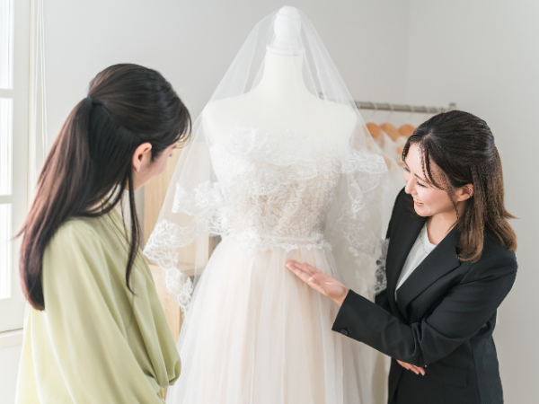 派遣スタッフ【ホテルモントレ大阪／ドレスコーディネーター】★未経験OK ★土日祝日がメインのお仕事 ★充実のサポートあり ★交通費5万円まで支給 ★センスを生かして活躍 ★お盆やGWなどに勤務できる方歓迎 ★正社員登用も◎