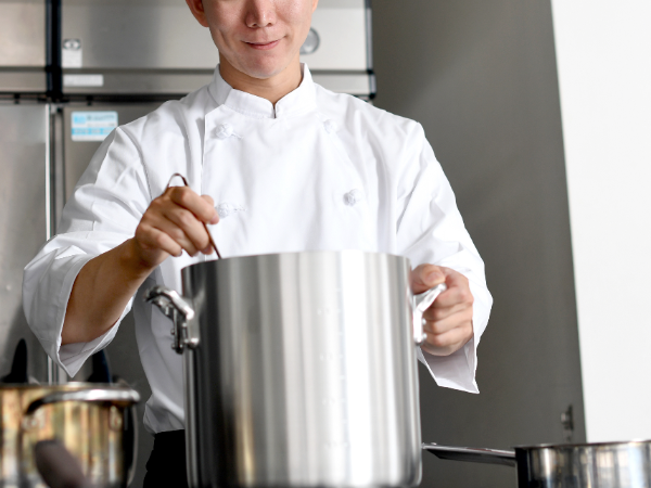 正社員【ホテルプラザ神戸/料理部マネージャー】★賞与年1回 ★年間休日116日 ★社会保険完備 ★交通費5万円まで支給 ★充実の待遇 ★安心安定の正社員 ★経験を生かして活躍♪