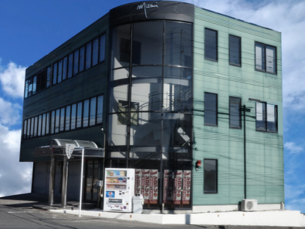 【真岡市/正社員/営業スタッフ】◆固定給30万円～＋インセンティブ＋諸手当あり◆営業未経験でも歓迎◆ノルマなし×インバウンド営業で始めやすい◆年末年始・夏季休暇も充実◆奨学金返済支援制度あり◆車通勤OK＆寮完備で安心◆結婚・出産祝い金あり！