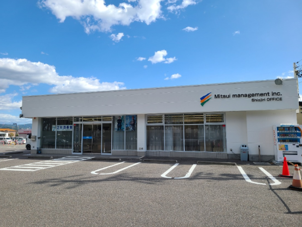 【塩尻市/正社員/営業スタッフ】◆固定給30万円～＋インセンティブ＋諸手当あり◆営業未経験でも歓迎◆ノルマなし×インバウンド営業で始めやすい◆年末年始・夏季休暇も充実◆奨学金返済支援制度あり◆車通勤OK＆寮完備で安心◆結婚・出産祝い金あり！