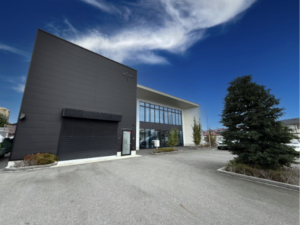 【前橋市/正社員/営業スタッフ】◆固定給30万円～＋インセンティブ＋諸手当あり◆営業未経験でも歓迎◆ノルマなし×インバウンド営業で始めやすい◆年末年始・夏季休暇も充実◆奨学金返済支援制度あり◆車通勤OK＆寮完備で安心◆結婚・出産祝い金あり！