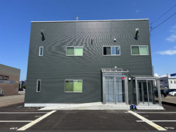 【上越市/正社員/営業スタッフ】◆固定給30万円～＋インセンティブ＋諸手当あり◆営業未経験でも歓迎◆ノルマなし×インバウンド営業で始めやすい◆年末年始・夏季休暇も充実◆奨学金返済支援制度あり◆車通勤OK＆寮完備で安心◆結婚・出産祝い金あり！