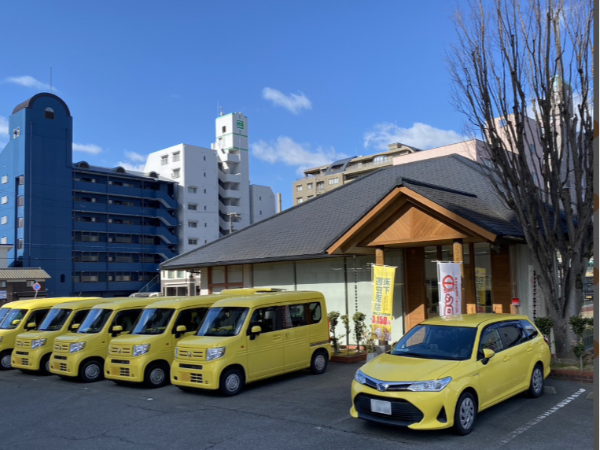 【姫路市/正社員/営業スタッフ】◆固定給30万円～＋インセンティブ＋諸手当あり◆営業未経験でも歓迎◆ノルマなし×インバウンド営業で始めやすい◆年末年始・夏季休暇も充実◆奨学金返済支援制度あり◆車通勤OK＆寮完備で安心◆結婚・出産祝い金あり！