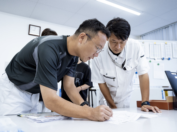 頼れる先輩多数!資格取得の費用も全額会社負担◎