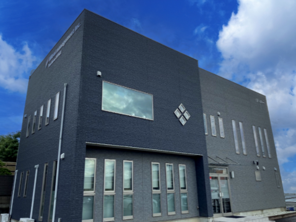 【土浦市/正社員/営業スタッフ】◆固定給30万円～＋インセンティブ＋諸手当あり◆営業未経験でも歓迎◆ノルマなし×インバウンド営業で始めやすい◆年末年始・夏季休暇も充実◆奨学金返済支援制度あり◆車通勤OK＆寮完備で安心◆結婚・出産祝い金あり！