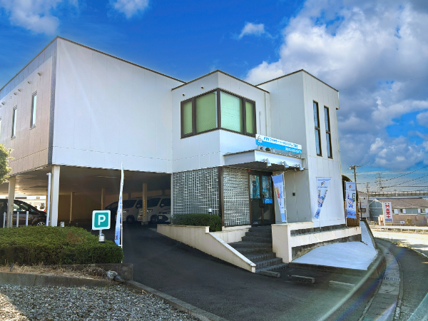 【三島市/正社員/工事スタッフ】◆業界未経験OK◆月給30～50万円＋各種手当◆充実の福利厚生◆奨学金返済支援制度あり◆産休・育休取得実績あり◆賞与年2回◆奨励金、随時昇給あり◆勤続年数長い方も多数◆イチから手に職をつけるチャンス！