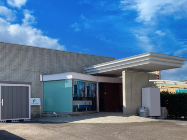 【岐阜市/正社員/営業スタッフ】◆固定給30万円～＋インセンティブ＋諸手当あり◆営業未経験でも歓迎◆ノルマなし×インバウンド営業で始めやすい◆年末年始・夏季休暇も充実◆奨学金返済支援制度あり◆車通勤OK＆寮完備で安心◆結婚・出産祝い金あり！