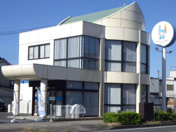 【熊谷市/正社員/営業スタッフ】◆固定給30万円～＋インセンティブ＋諸手当あり◆営業未経験でも歓迎◆ノルマなし×インバウンド営業で始めやすい◆年末年始・夏季休暇も充実◆奨学金返済支援制度あり◆車通勤OK＆寮完備で安心◆結婚・出産祝い金あり！