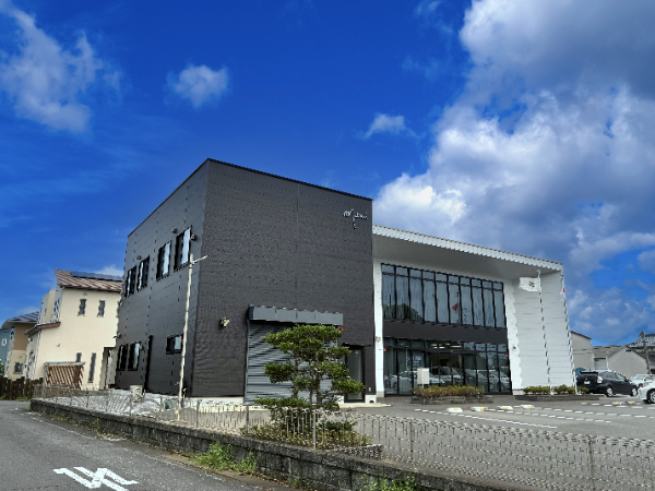 【つくば市/正社員/営業スタッフ】◆固定給30万円～＋インセンティブ＋諸手当あり◆営業未経験でも歓迎◆ノルマなし×インバウンド営業で始めやすい◆年末年始・夏季休暇も充実◆奨学金返済支援制度あり◆車通勤OK＆寮完備で安心◆結婚・出産祝い金あり！