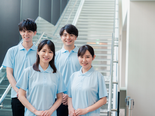 ☆定員9名の小規模グループホームで、一人ひとりに寄り添ったケアができる環境です♪☆定年制度なしで長く働ける安心の職場！培った介護経験をずっと活かせます★☆研修制度が充実しており、未経験やブランクのある方でもスキルアップを目指せます◎☆利用者様目線のユニット型ケアで、寄り添う介護を大切にしたい方におすすめです♪