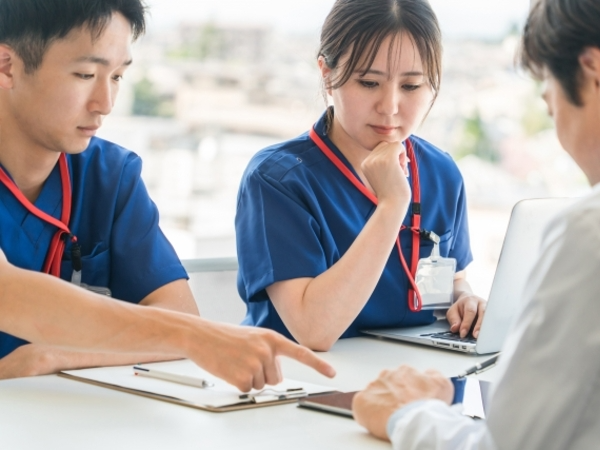 【東京・中野】年間休日120日◎定着率95%超の安心チーム制《訪問看護/看護師募集》