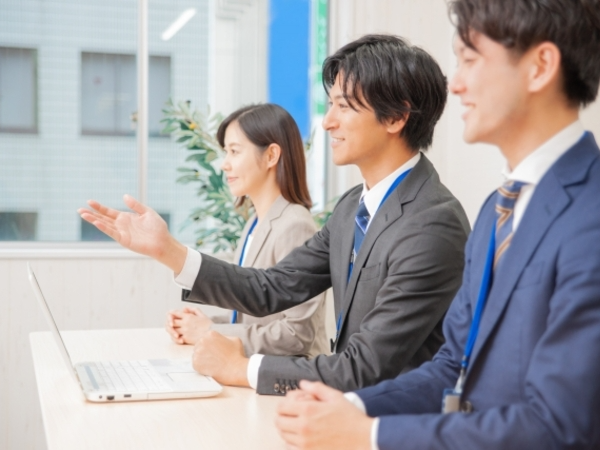 【人事/中途採用担当】未経験OK★月給28.3万円～！賞与年2回／完全週休2日制◎住宅手当♪