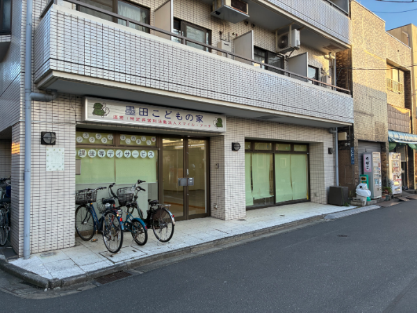 【児童指導員／正社員】◎未経験者大歓迎　◎やりがいのあるお仕事　◎残業ほぼなし　◎年間休日120日以上　◎完全週休2日制（日祝＋ほか1日）　◎昇給・賞与あり　◎風通しのよい社風