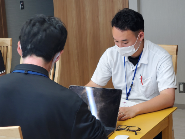 未経験者でも先輩職員が優しく指導♪
定着率も90％以上！