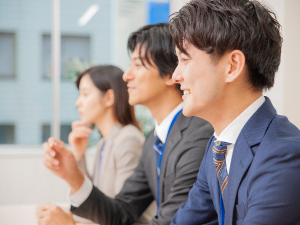 担当のキャリアアドバイザーが都内飲食法人1000社以上の求人の中から、ご希望に沿った求人を紹介