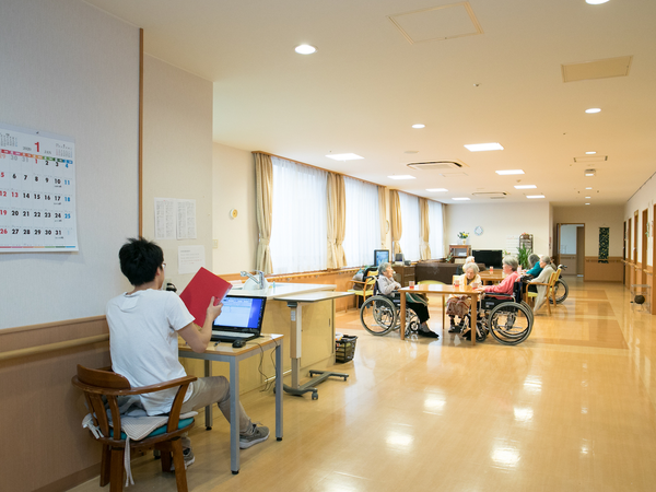 ゆったりした敷地内に、2棟の特別養護老人ホームがあります。