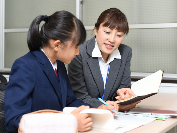 【月給32万以上！／残業少なめ！】子どもたちの将来を見据えた就労準備型の新しいかたちの児童デイです☆