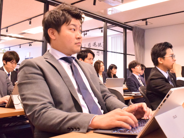 元同僚が先にアット・アップに入ったことがきっかけです