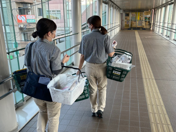 搬送中。多いときは２人で！