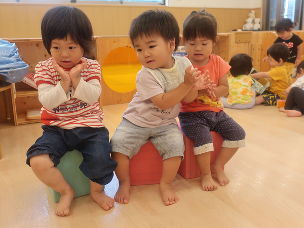 1歳児のクラスを担当。自我の芽生えに立ち会っています。