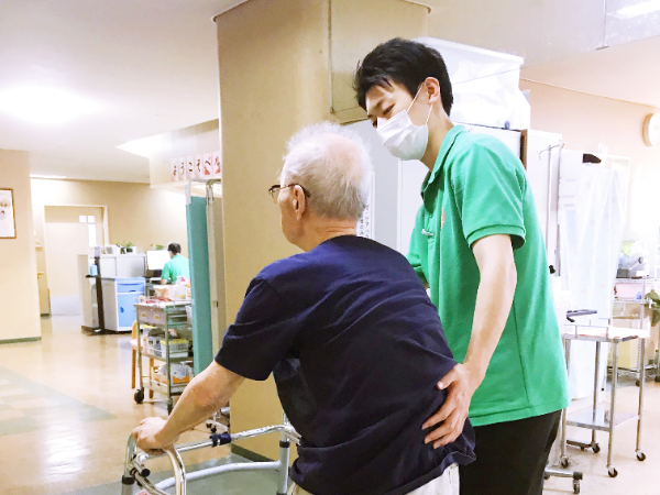 幅広い年齢層のスタッフが活躍中！
あなたのスキルが活かせます！