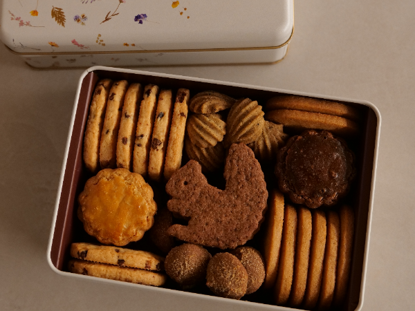 お客様に寄り添って
お菓子の魅力を伝えてください。