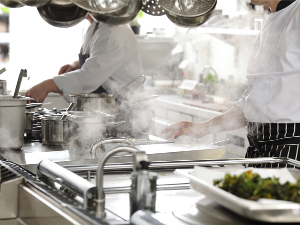 【オープニング求人】スチュワードスタッフ(正社員)募集 / 日本の象徴・国立競技場で、新たなホスピタリティの歴史を創る。 2026年春開業。世界基準の VIPエリアを統括するオープニングのスタッフ