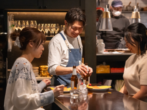 【アルバイト・パート】料理も空間もクセになる。“世界観強め”なタイレストランの仲間募集！カフェスタッフ/未経験OK/20代・30代活躍中/駅チカ/まかないあり/WワークOK/社員登用制度あり