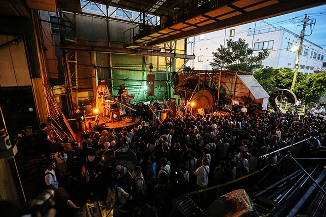 2：「鉄工島FES-2017E38080PBC-Live」©鈴木雄介.jpg?mtime=20180913104519#asset:4459190