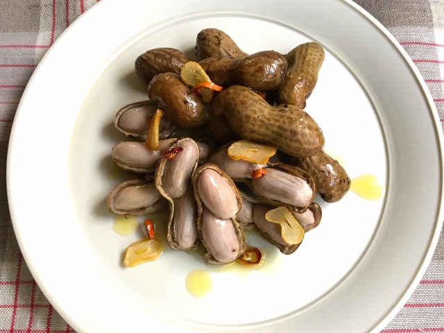 塩ゆで落花生のガーリックオイルかけ Olive Oil Life オリーブオイルライフ
