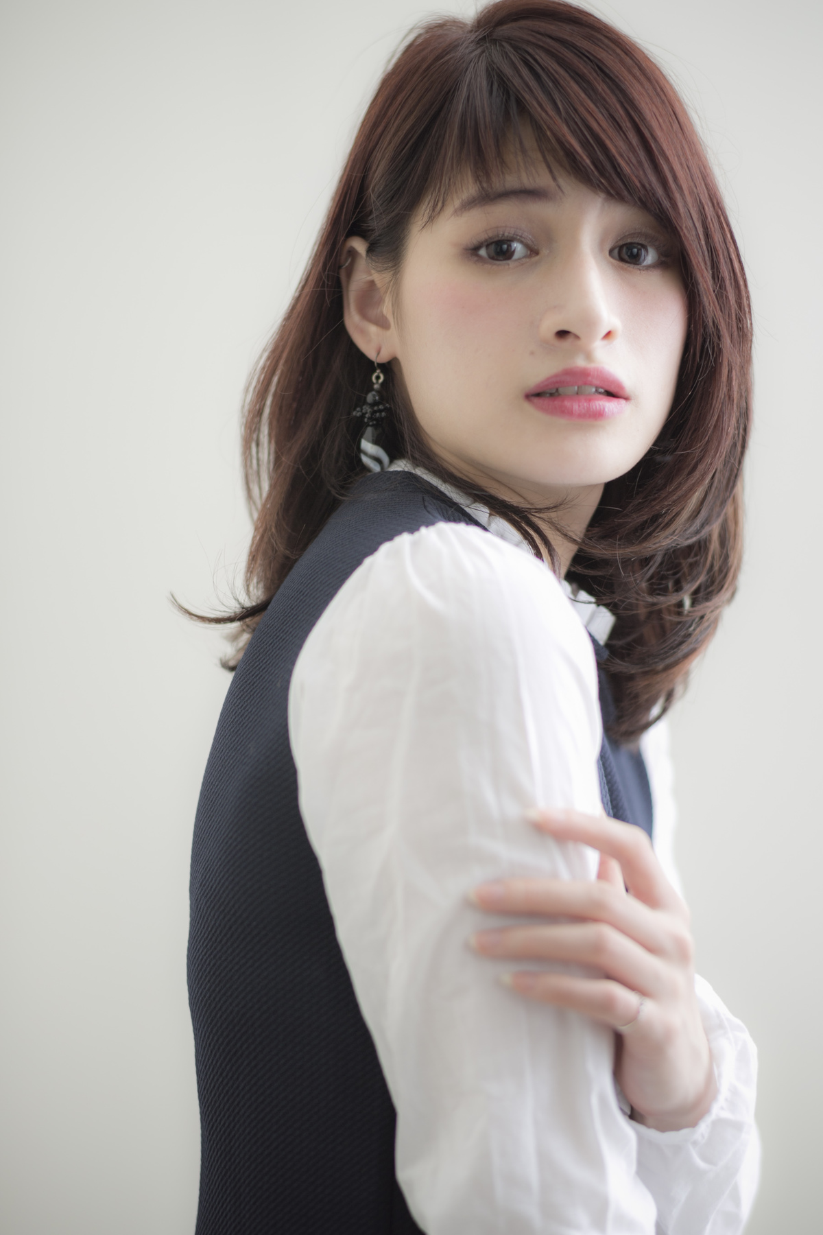 最新のヘアスタイル アシンメトリー 髪型 女 こなれ感アップ♡お洒落ヘアを .