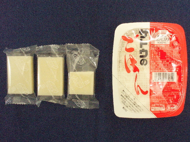GI値は糖質量や消化のスピードなどで決まります。お餅のGI値は80以上。これはなかなかに高い数値といえますが、しかし実は白米の値とほぼ同じなんです。ではなぜ、お餅の方が太りやすいと思われているのでしょう?