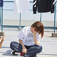 SHE IS SUMMER | SIS オリジナルTシャツ