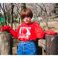 SHE IS SUMMER | SIS ロングTシャツ(レッド)