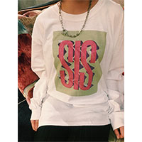 SHE IS SUMMER | SIS オリジナルロングTシャツ(ホワイト)